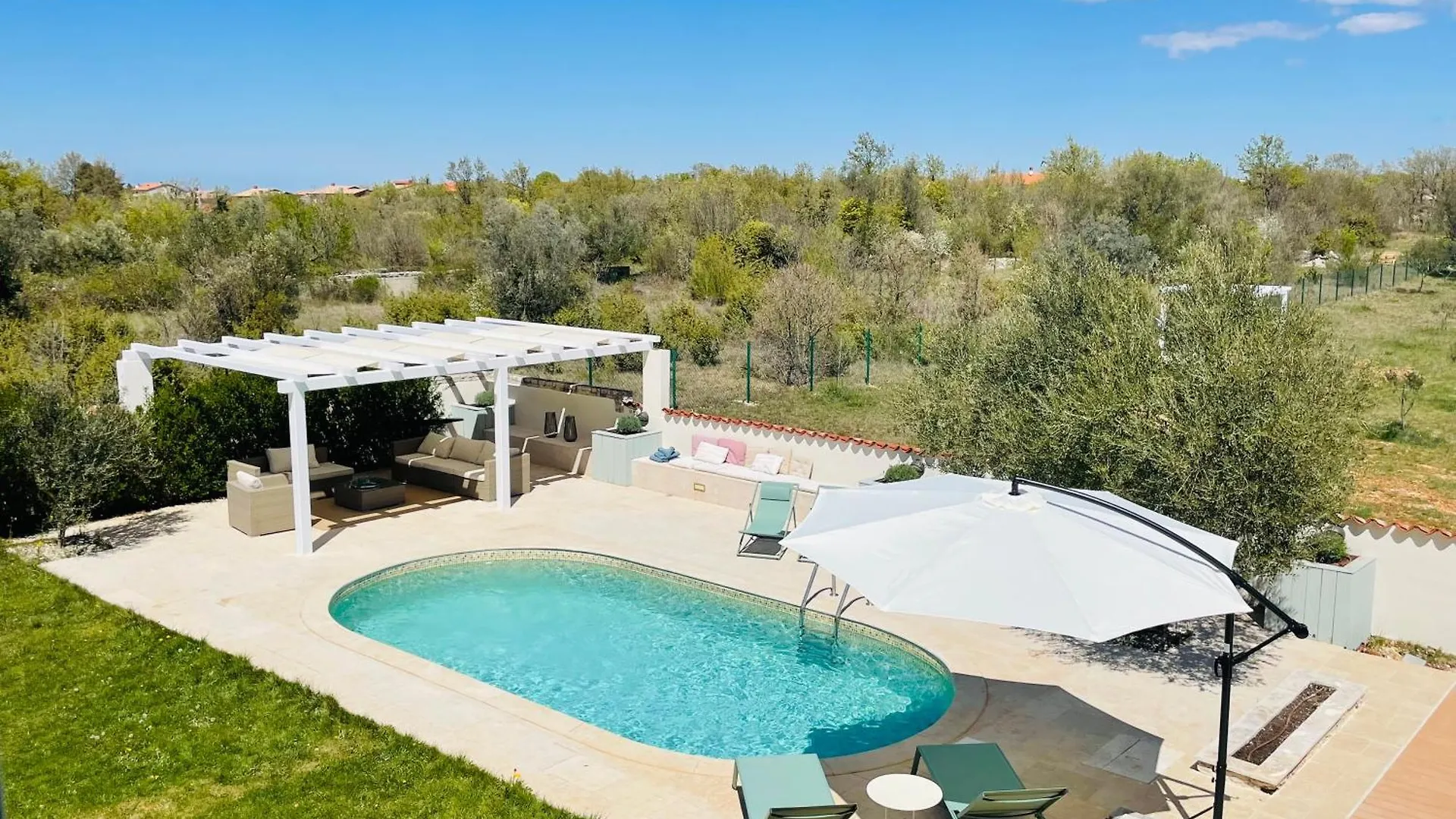 Luxury Villa In Istria - 9,000 Sqm Private Estate With Pool & Sauna, 15 Min To Sea, Near Fazana, 3 Bedrooms