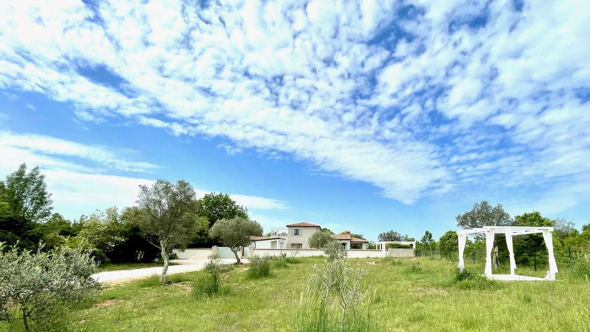 Luxury Villa In Istria - 9,000 Sqm Private Estate With Pool & Sauna, 15 Min To Sea, Near Fazana, 3 Bedrooms 0*, Jursici