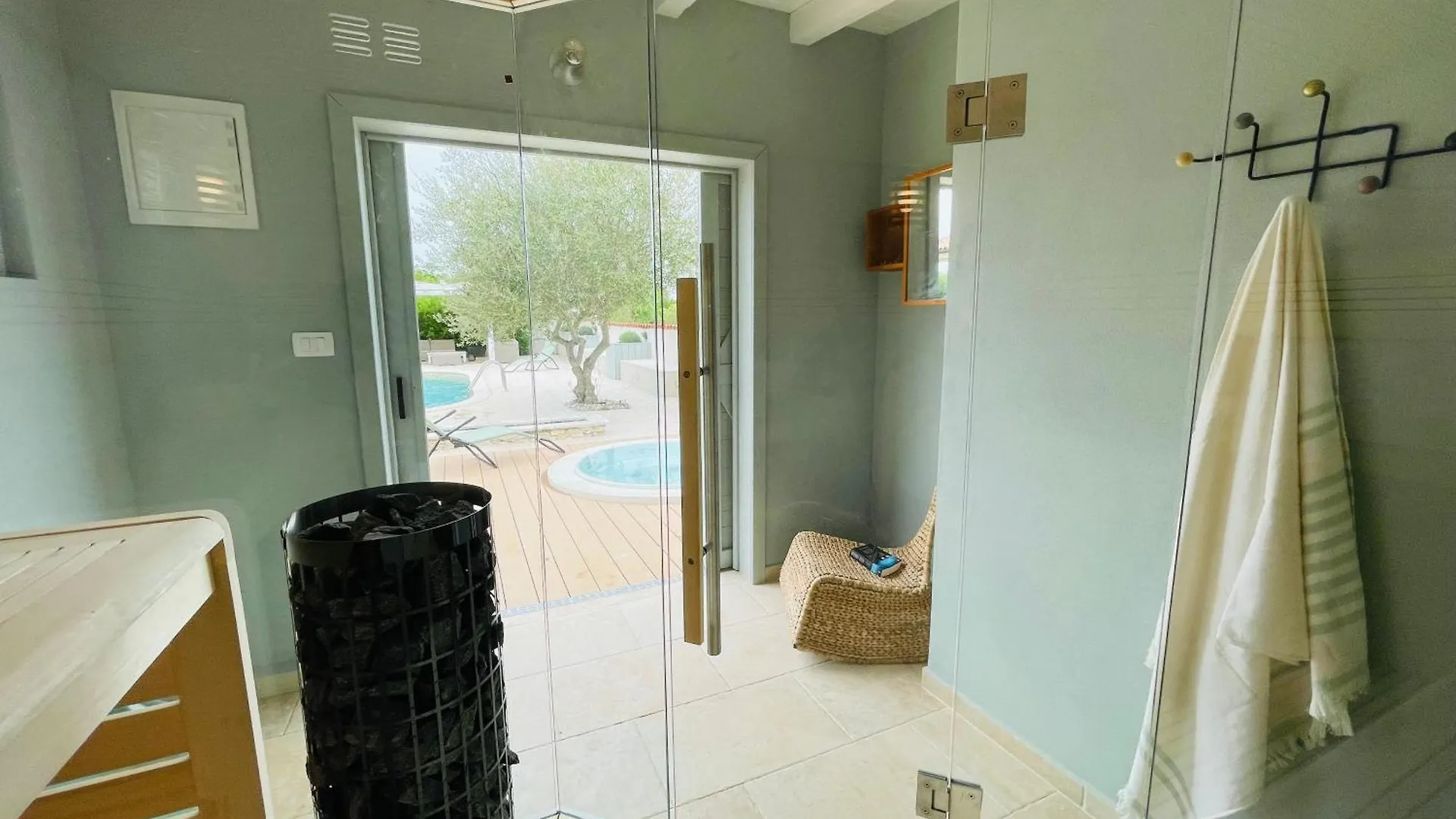 Luxury Villa In Istria - 9,000 Sqm Private Estate With Pool & Sauna, 15 Min To Sea, Near Fazana, 3 Bedrooms 0*, Jursici Croatia