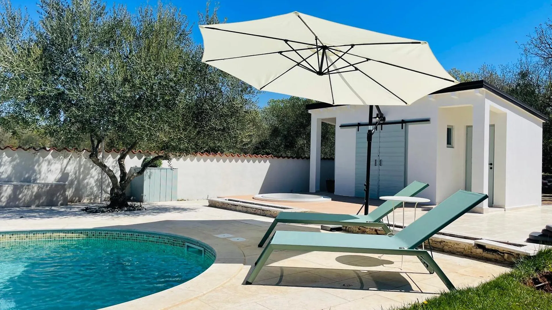 Luxury Villa In Istria - 9,000 Sqm Private Estate With Pool & Sauna, 15 Min To Sea, Near Fazana, 3 Bedrooms 0*, Jursici Croatia
