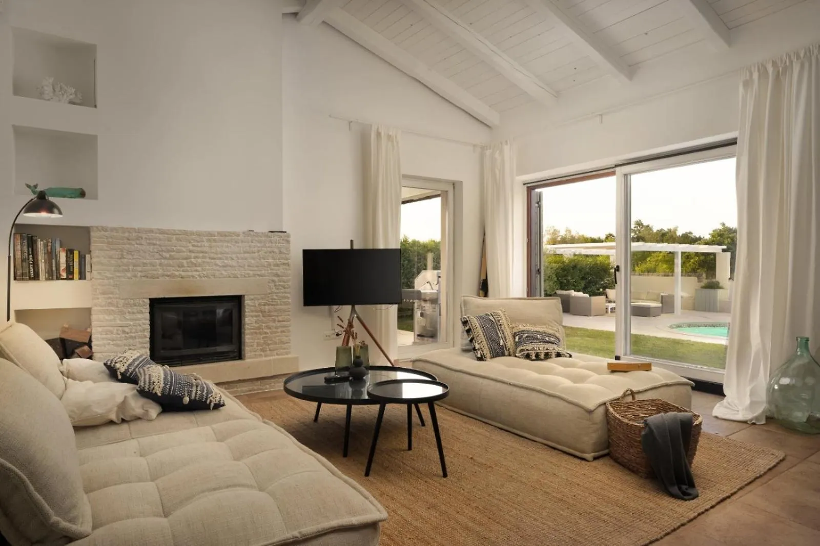 Luxury Villa In Istria - 9,000 Sqm Private Estate With Pool & Sauna, 15 Min To Sea, Near Fazana, 3 Bedrooms 0*, Jursici