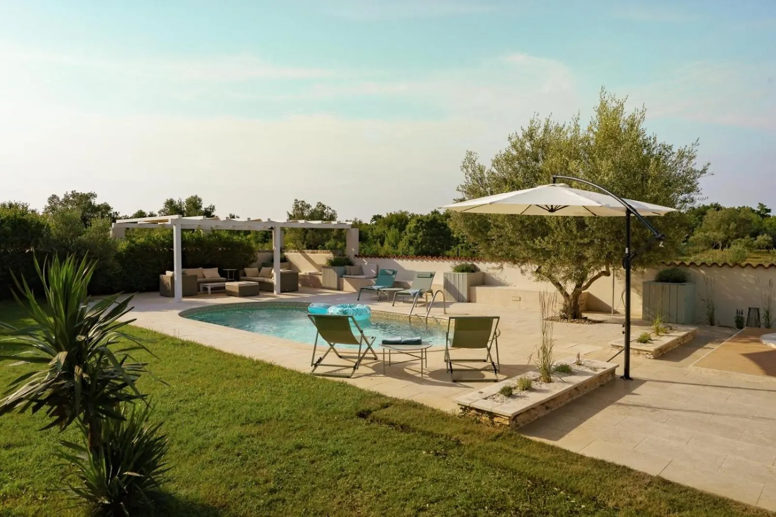 Luxury Villa In Istria - 9,000 Sqm Private Estate With Pool & Sauna, 15 Min To Sea, Near Fazana, 3 Bedrooms
