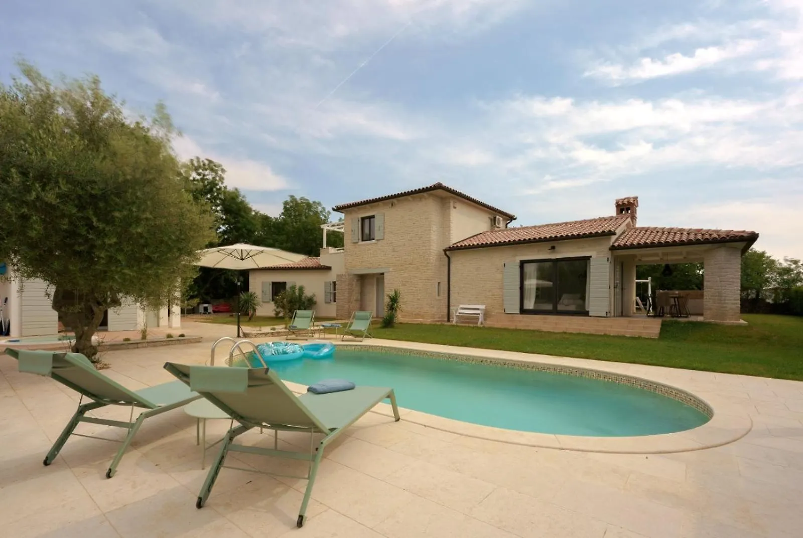 Luxury Villa In Istria - 9,000 Sqm Private Estate With Pool & Sauna, 15 Min To Sea, Near Fazana, 3 Bedrooms 0*, Jursici Croatia